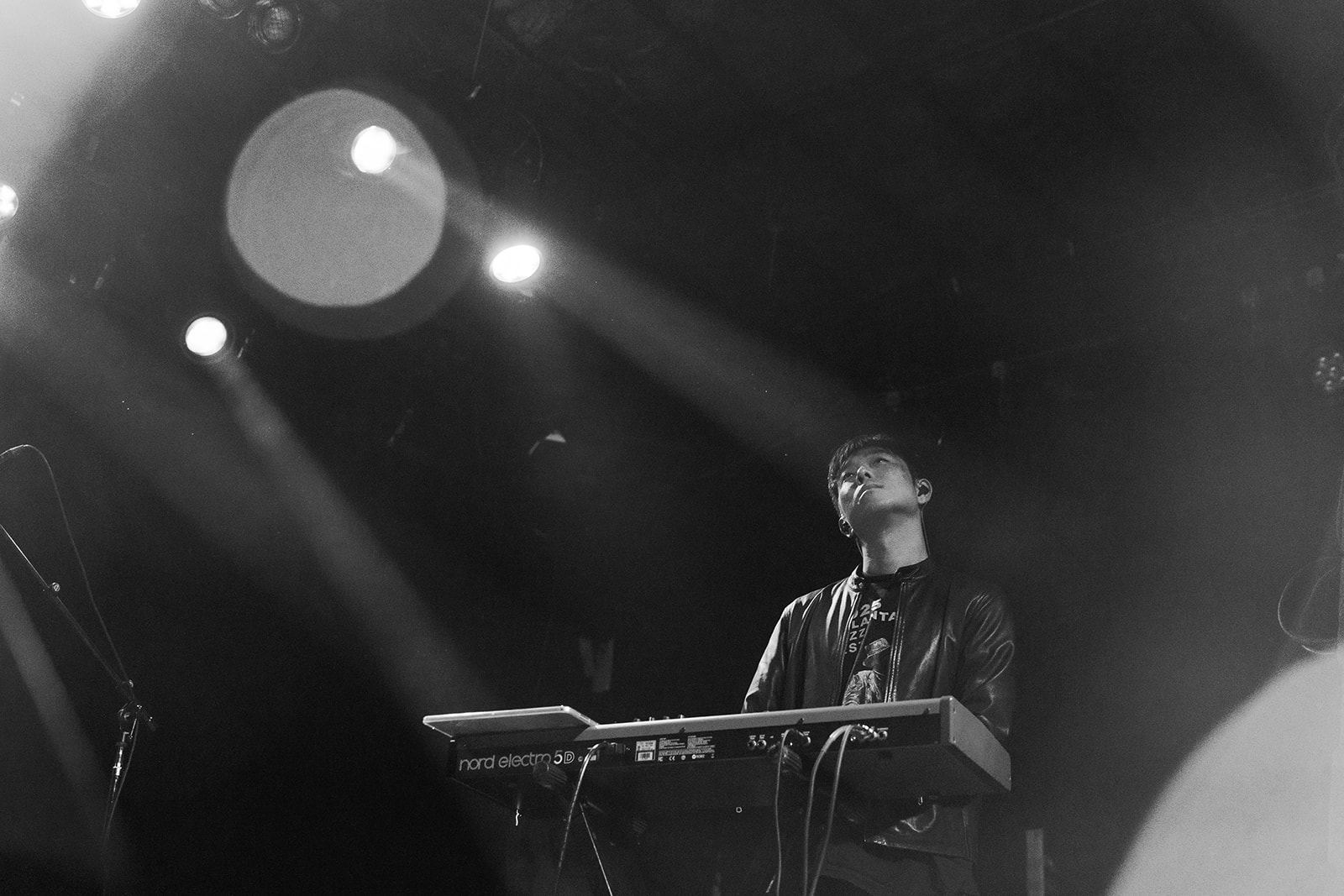 Takahiro Izumikawa performing live at the piano