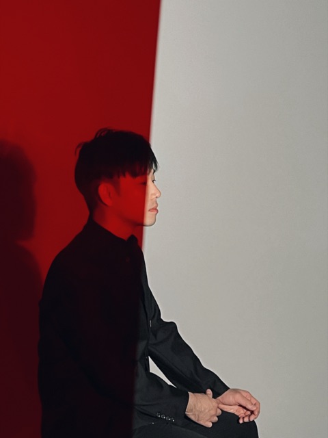 Takahiro Izumikawa — press photo (red)